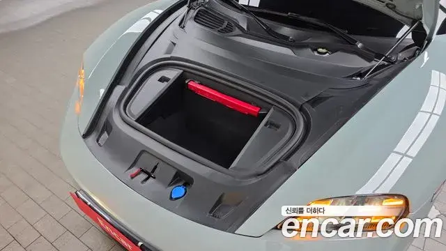 Porsche Taycan 2024 — ფოტო 7/31