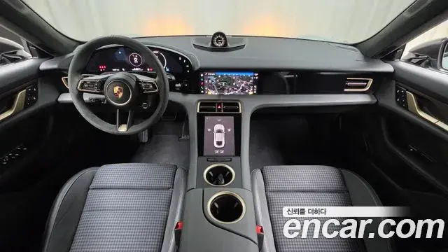 Porsche Taycan 2024 — ფოტო 16/31