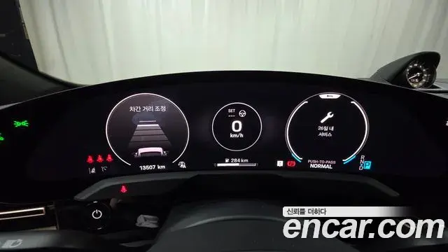 Porsche Taycan 2024 — ფოტო 12/31