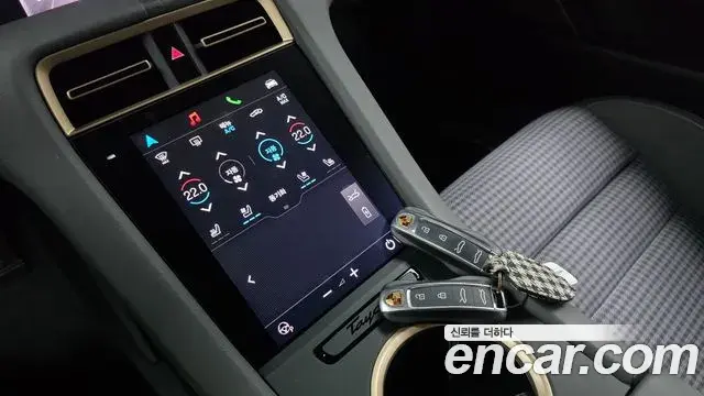 Porsche Taycan 2024 — ფოტო 13/31