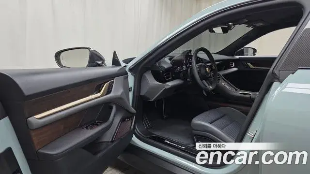 Porsche Taycan 2024 — ფოტო 20/31