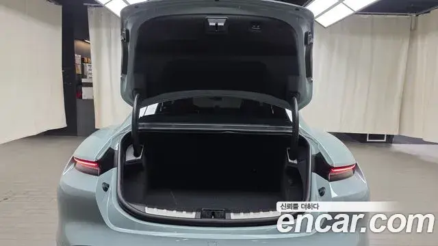 Porsche Taycan 2024 — ფოტო 11/31