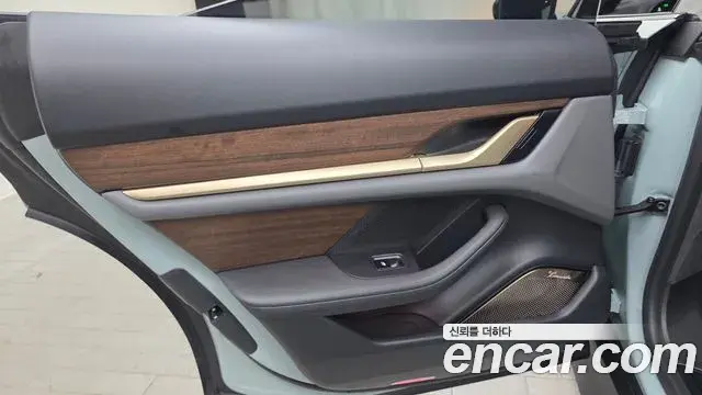 Porsche Taycan 2024 — ფოტო 19/31