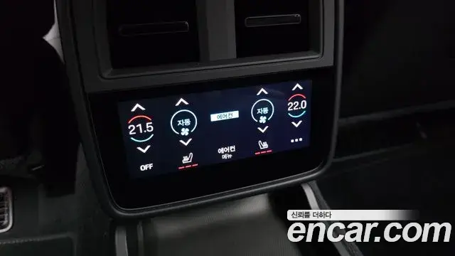 Porsche Taycan 2024 — ფოტო 22/31