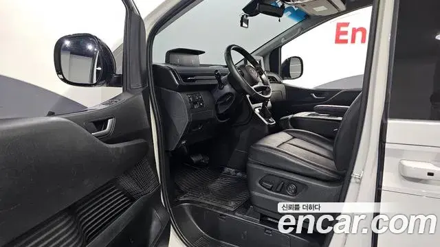 Hyundai Staria 2022 — Фото 10/20