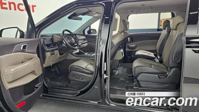 Kia Carnival 2024 — Фото 17/20