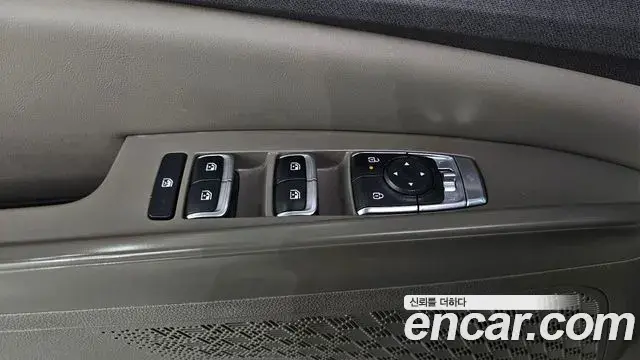 Kia Carnival 2024 — ფოტო 17/32