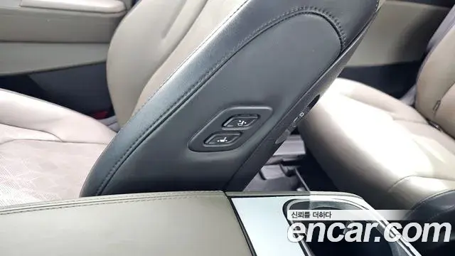 Kia Carnival 2024 — ფოტო 14/32