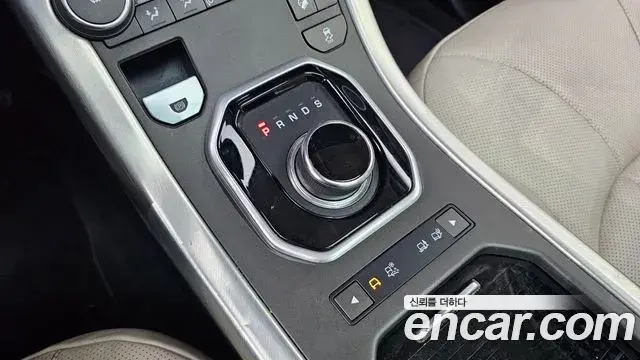 Land Rover Range Rover Evoque 2018 — Photo 16/30