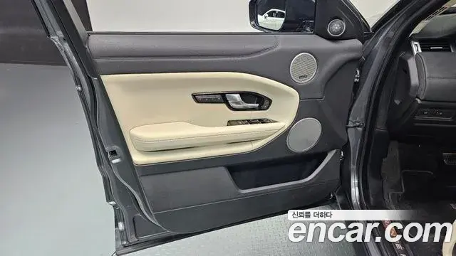 Land Rover Range Rover Evoque 2018 — Photo 21/30