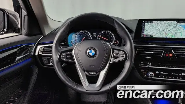 BMW 5 Series 2018 — Фото 12/20