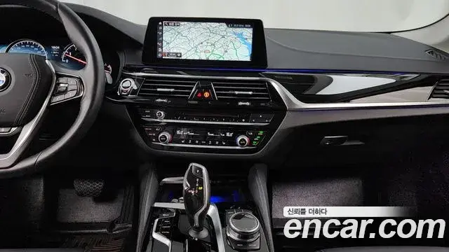 BMW 5 Series 2018 — Фото 13/20