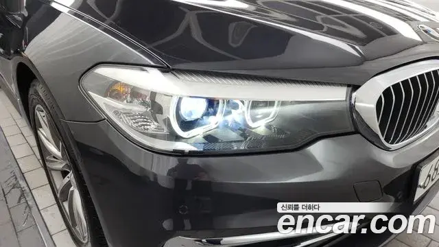 BMW 5 Series 2018 — ფოტო 34/34