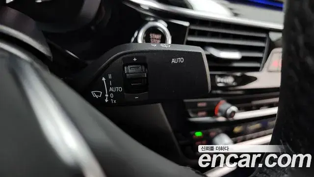 BMW 5 Series 2018 — ფოტო 11/34