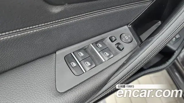 BMW 5 Series 2018 — ფოტო 33/34