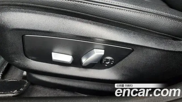 BMW 5 Series 2018 — ფოტო 24/34