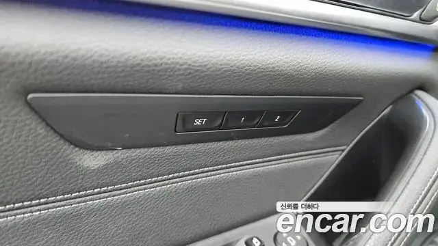 BMW 5 Series 2018 — ფოტო 32/34