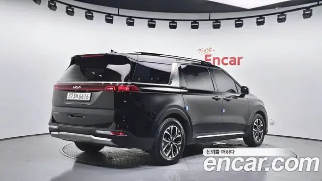 Kia Carnival 2023 — Фото 2/20