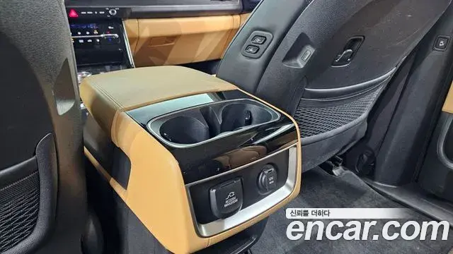 Kia Carnival 2023 — Фото 18/20