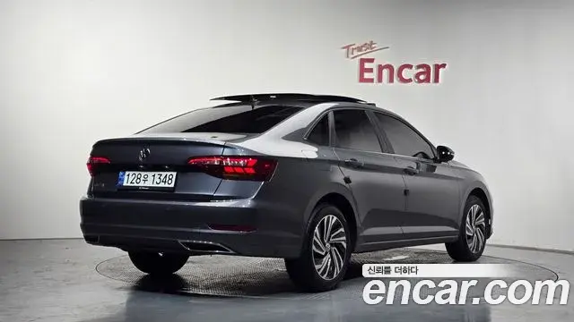 Volkswagen Jetta 2021 — Фото 1/20