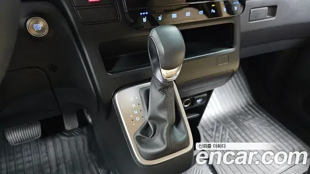 Hyundai Staria 2024 — Фото 9/20