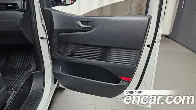 Hyundai Staria 2024 — ფოტო 17/31