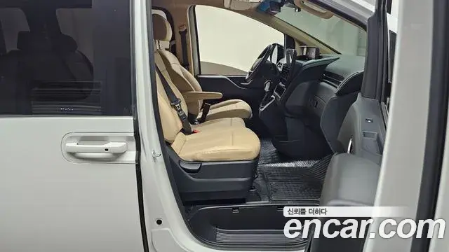 Hyundai Staria 2024 — ფოტო 23/31