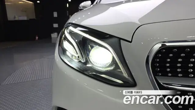 Mercedes-Benz E-Class 2019 — Photo 4/33