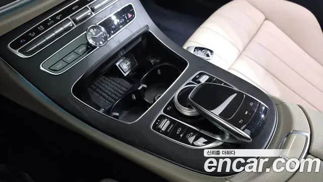 Mercedes-Benz E-Class 2019 — Photo 26/33