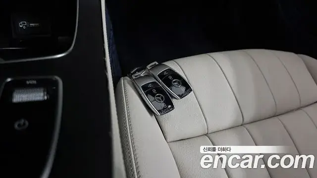 Mercedes-Benz E-Class 2019 — Photo 28/33