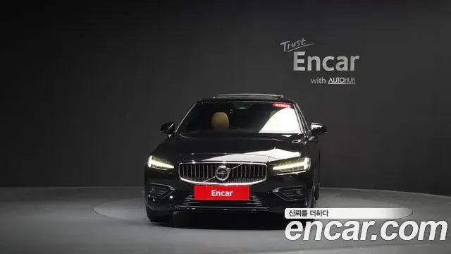 Volvo S60 2022 — Photo 16/30