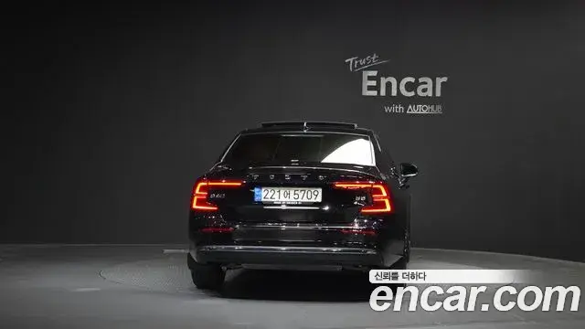 Volvo S60 2022 — Photo 10/30
