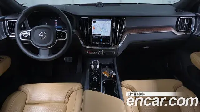 Volvo S60 2022 — Photo 4/30