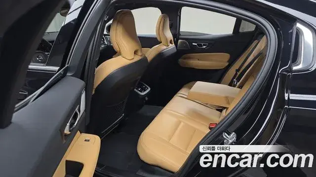 Volvo S60 2022 — Photo 24/30