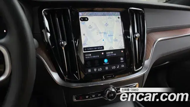 Volvo S60 2022 — Photo 13/30