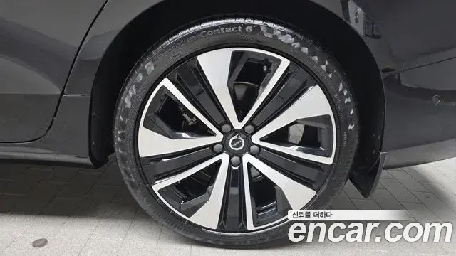 Volvo S60 2022 — Photo 7/30