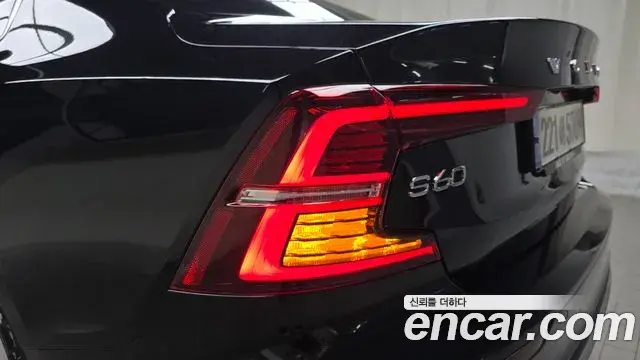 Volvo S60 2022 — Photo 5/30