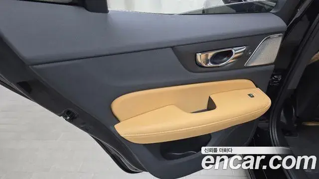 Volvo S60 2022 — Photo 12/30