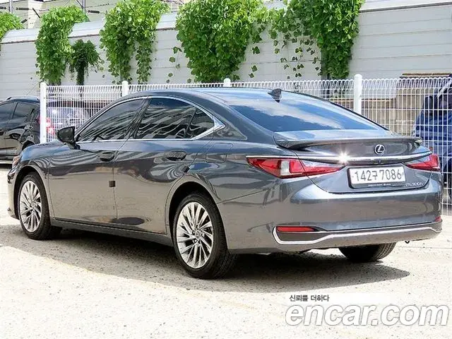Lexus ES300h 2023 — Photo 15/20