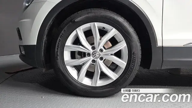 Volkswagen Tiguan 2018 — Фото 5/20