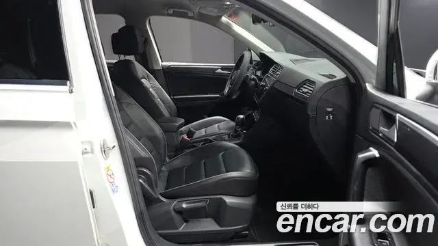Volkswagen Tiguan 2018 — Фото 12/20
