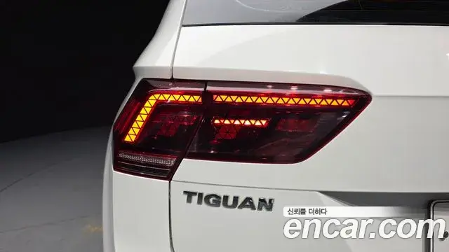 Volkswagen Tiguan 2018 — Photo 1/31