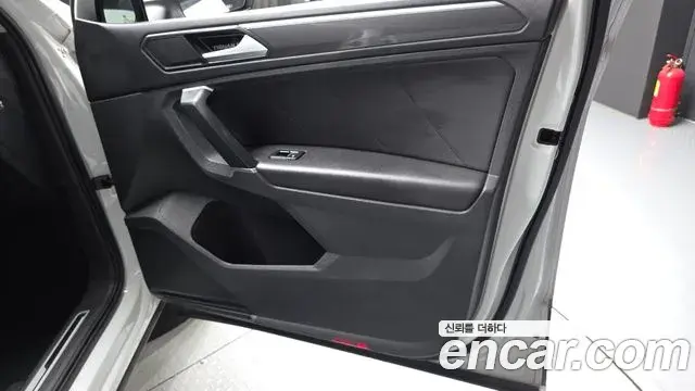 Volkswagen Tiguan 2018 — Photo 16/31
