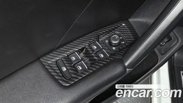 Volkswagen Tiguan 2018 — Photo 15/31
