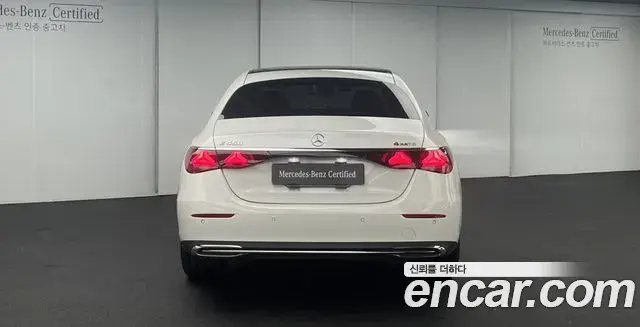 Mercedes-Benz E-Class 2026 — Photo 6/18