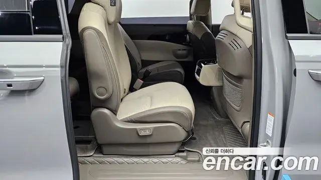 Kia Carnival 2025 — Фото 12/20