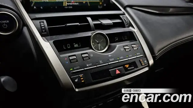 Lexus NX300h 2019 — Photo 4/20