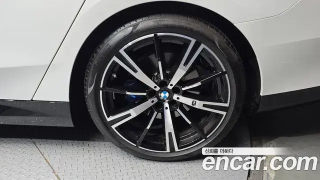 BMW 5 Series 2024 — ფოტო 5/31