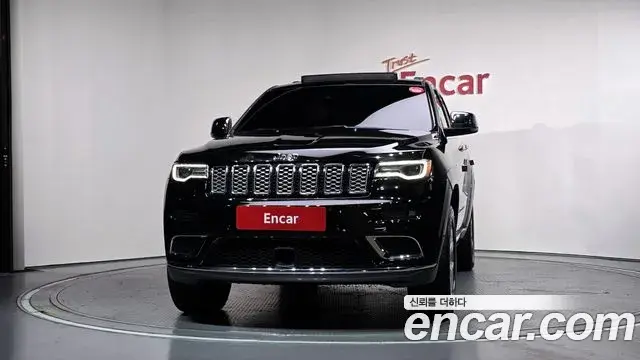Jeep Grand Cherokee 2021 — Photo 12/37