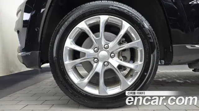 Jeep Grand Cherokee 2021 — Photo 17/37